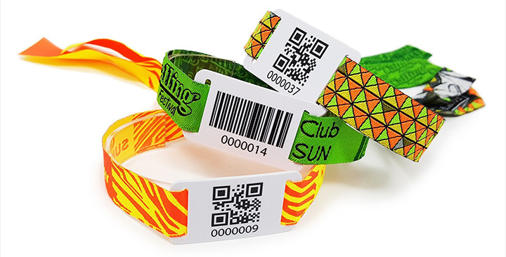 Pulsera con código de qr o barras