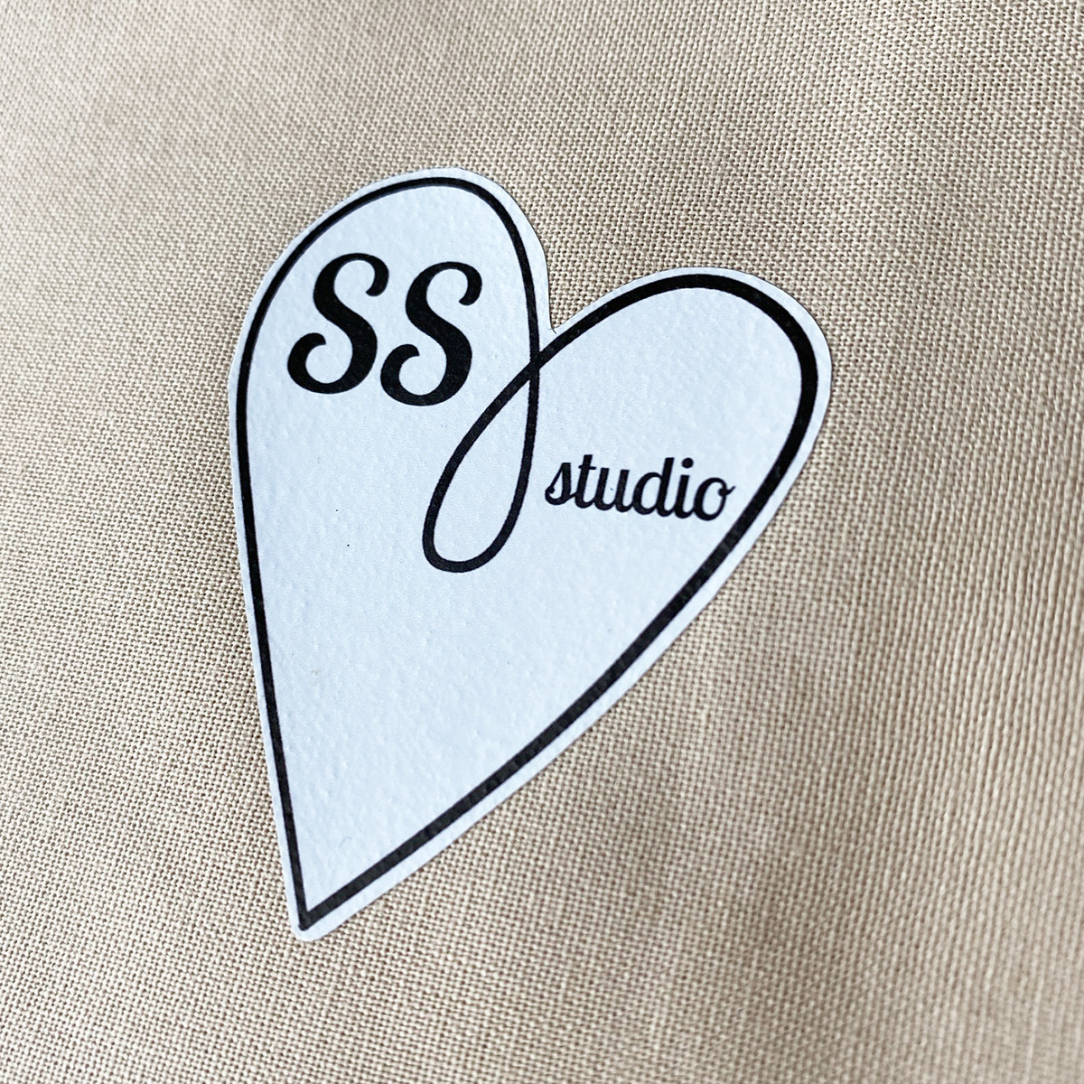 Etiquetas cuadradas de 3x3 cms para ropa personalizadas con logotipo o texto