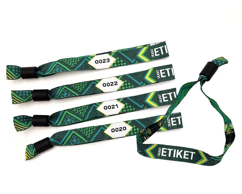 Pulsera para festivales tejida fabricada con materiales reciclados
