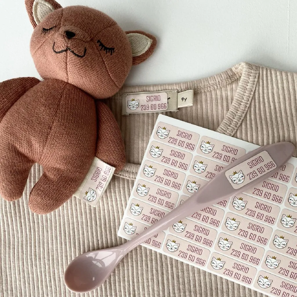 etiqueta en peluche