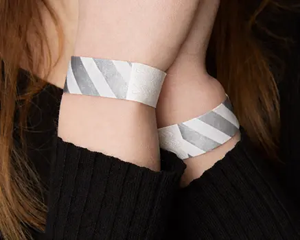 Plateado con rayas blancas Pulseras Tyvek personalizadas