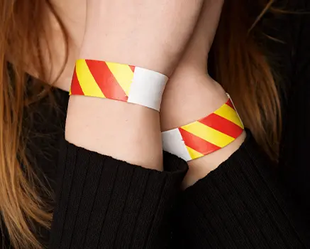 Rojo con rayas amarillas Pulseras Tyvek personalizadas