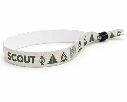 Pulseras para festivales outdoor con temática de campamento y scout