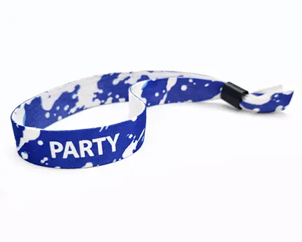 Pulseras para festivales con gráficos tipo salpicadura azul